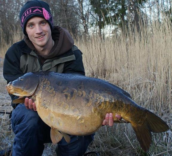Mirror 30.3 lbs